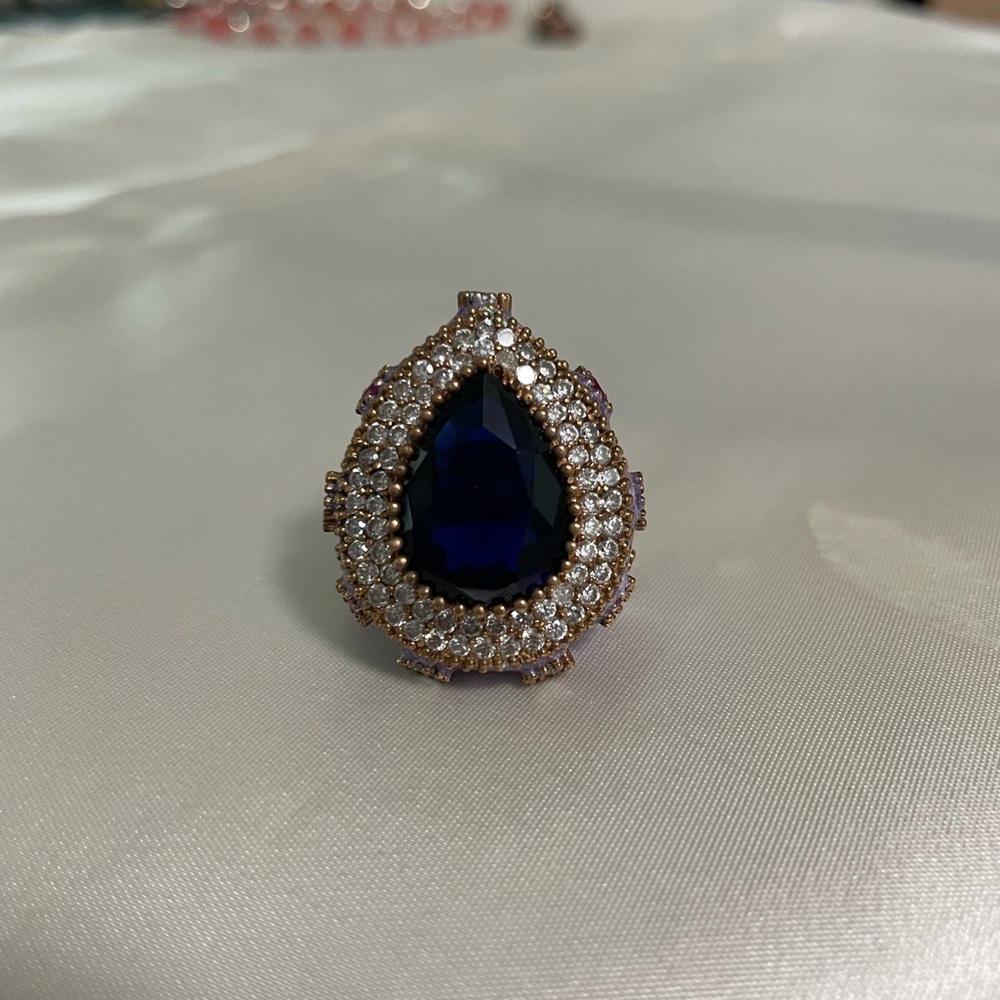 Elegant Blue and Gold Teardrop Ring